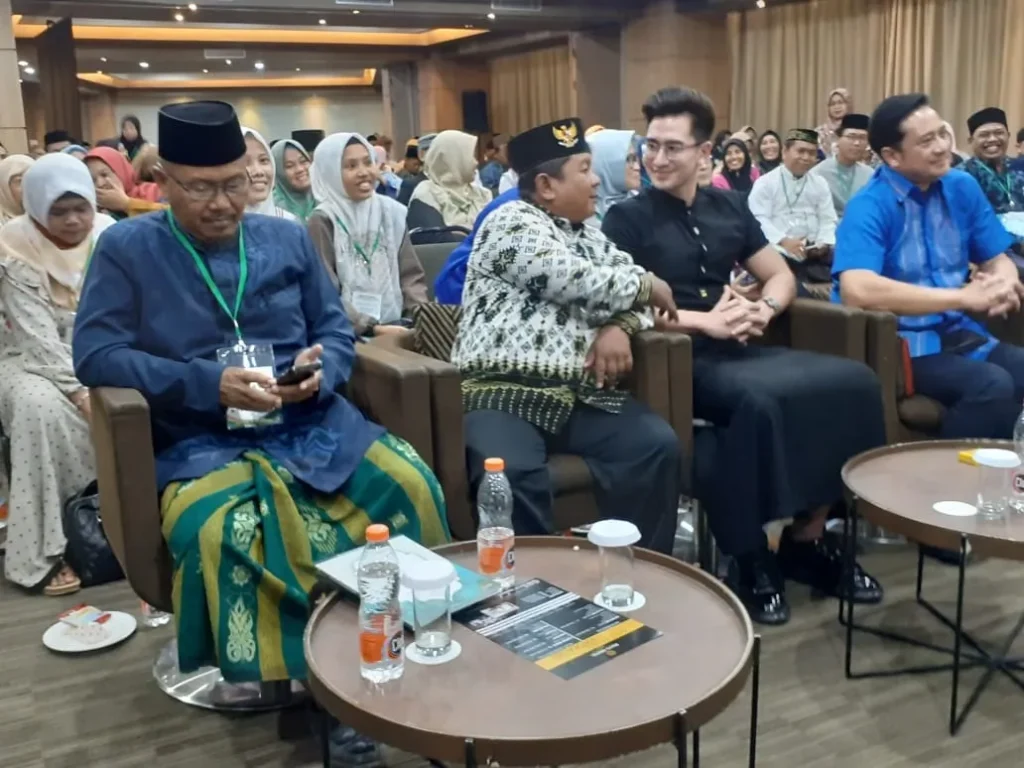 Pengukuhan Duta LPQQ Varrel Bramasta Sebagai Duta LPQQ Indonesia
